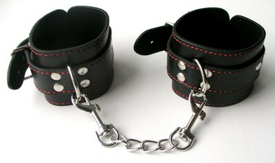 Черные наручники Notabu BDSM на цепочке