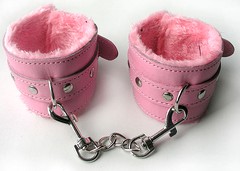 Розовые наручники Notabu BDSM с мехом