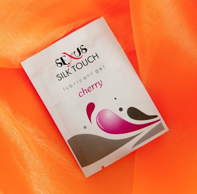 Увлажняющая гель-смазка на водной основе с ароматом вишни Silk Touch Cherry 6 мл