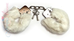 Наручники Love cuffs из плотного металла с мехом, белые