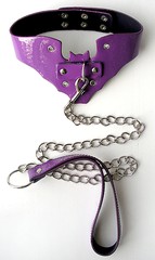 Ошейник Notabu BDSM с цепью-поводком, иск/лак, фиолетовый