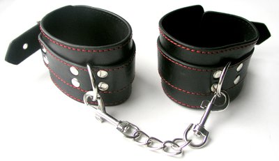 Черные наручники Notabu BDSM на цепочке
