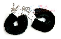Наручники Love cuffs из плотного металла с мехом, черные