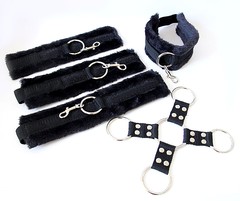 Чёрный фиксатор Notabu BDSM для hogtie (оковы+наручники, соединённые между собой)