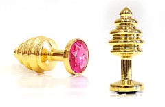 Анальная пробка Notabu BDSM Small Gold, рубиновый кристалл, 7,5х3см/136г