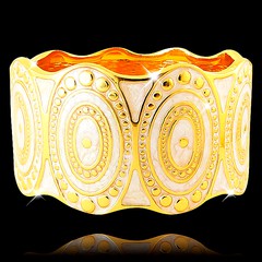 Светлый разъемный браслет с золотистым орнаментом, 6х3,5см