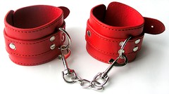 Яркие красные наручники Notabu BDSM на ремешках