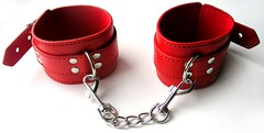 Яркие красные наручники Notabu BDSM на ремешках