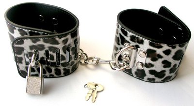 Наручники Notabu BDSM на замочках, серебрянный леопард