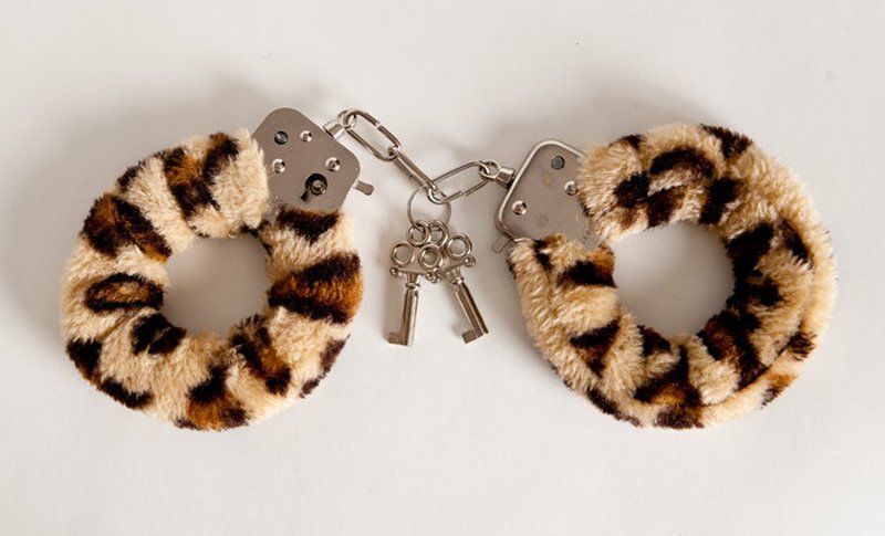 Наручники с мехом Love Cuffs Leopard Plush 3000003989 - Seven Creations - Наручники - Купить