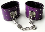 Фиолетовые наручники Notabu BDSM с крупными стразами