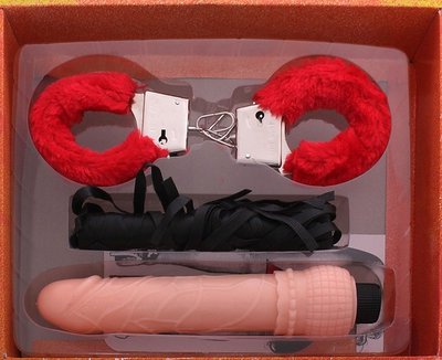 Секс-набор "Эротическое путешествие" (вибратор, плетка, наручники, табличка на дверь)
